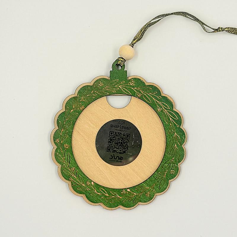 Round Wreath Ornament with Magnetic Photo Tile – Gift Set